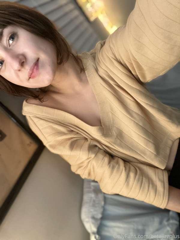 Here’s my face and ass 😌✨ it’s fuckn cold y’all