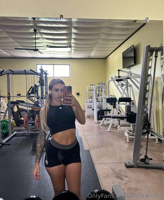 I'm being crazy on my VIP Page https://onlyfans.com/elizawil..
