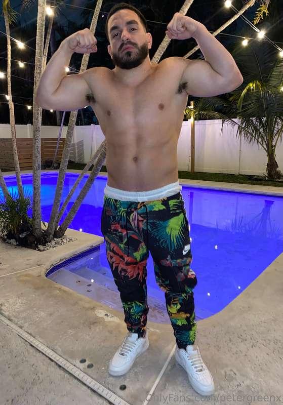 Ima fuck so many girls in this backyard 💪🏻