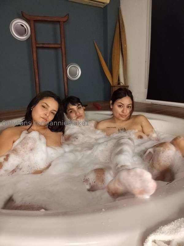 Three perverse minds, one fantasy 😈👠