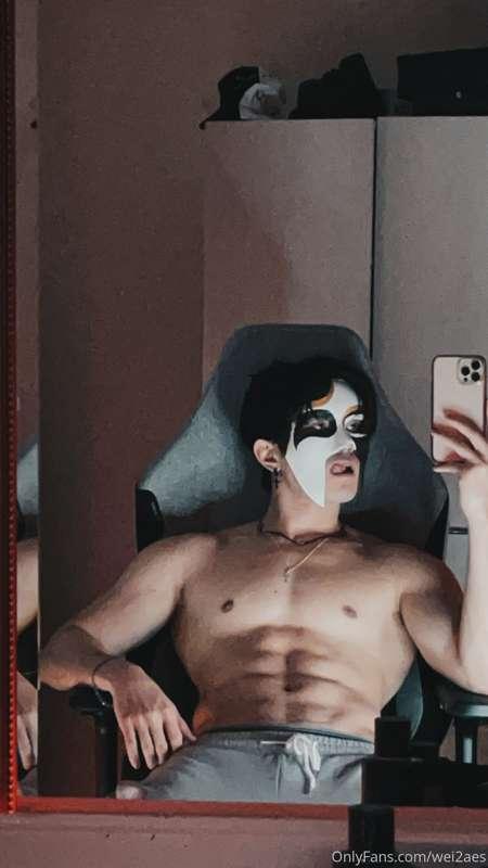 Unlock to remove clothes, completely.😈 Now imagine if the pi..