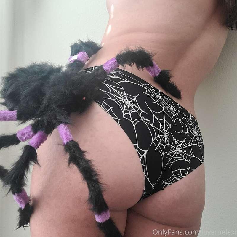 🕷Cum get caught in my web 🕸