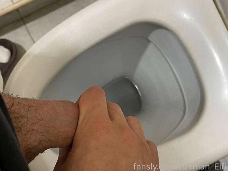 I've been asked a lot for #pissing content. I’ll post it sometimes, write in the comments if you want me to create a separate subscription for such content?
#piss