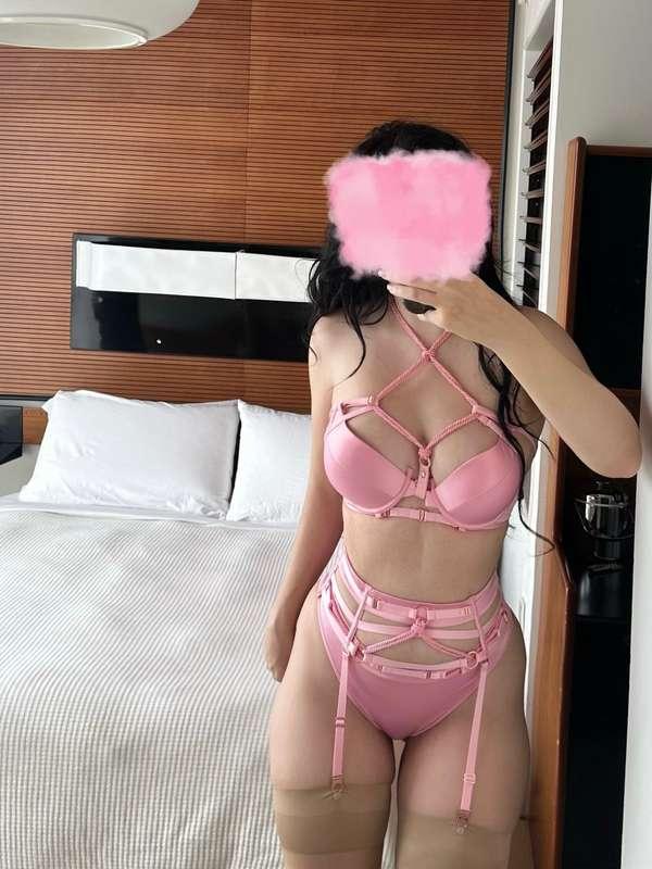 Had a new photoshoot this morning! Enjoy this preview of one..