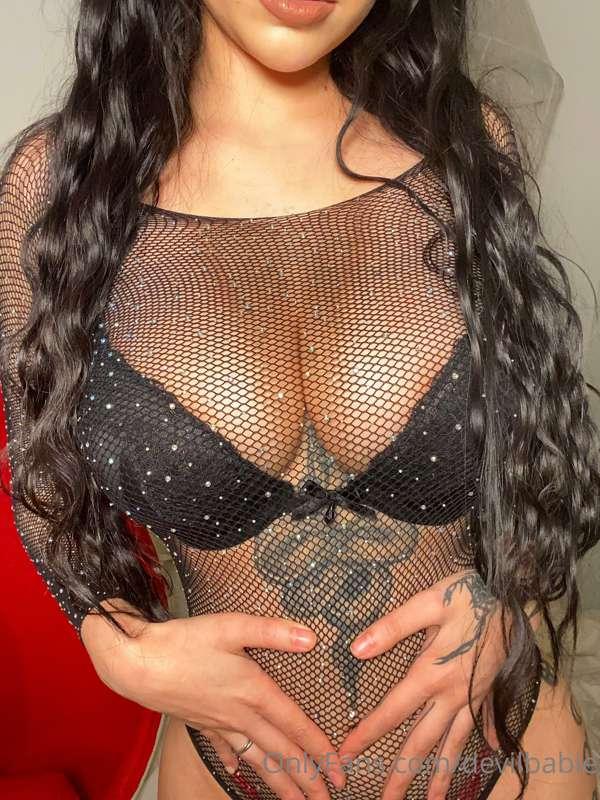 what lingerie do u want to see me in? send pics :))