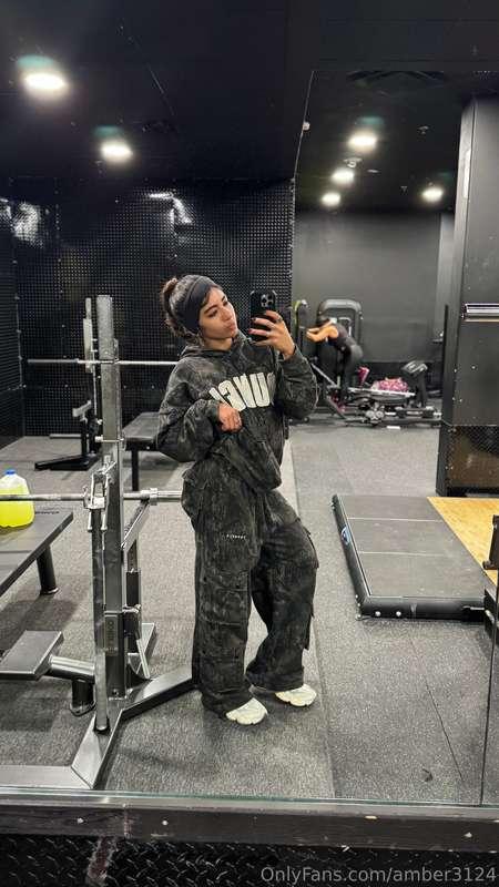 Hitting the gym again, ready to sweat it out! 💪🔥