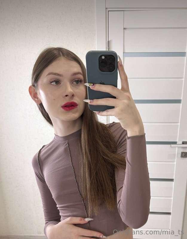 Hello, my darlings! For me red lipstick is something magical..