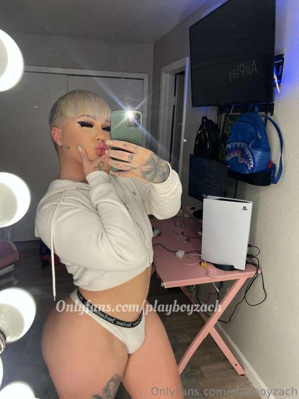 playboyzach image #1