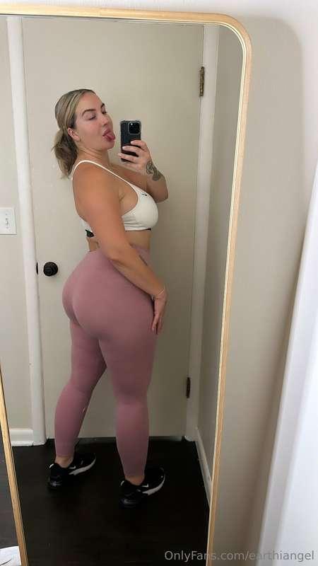 Thirsty Thursday gym vibes 👅
