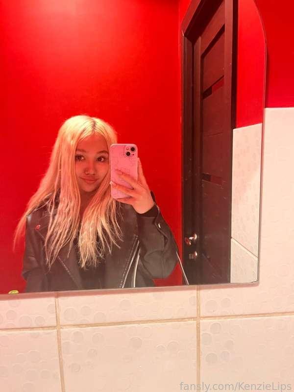 Hi baby you there?

#fyp #ass #hairy #boot #cute #egirl #teen #petite #
