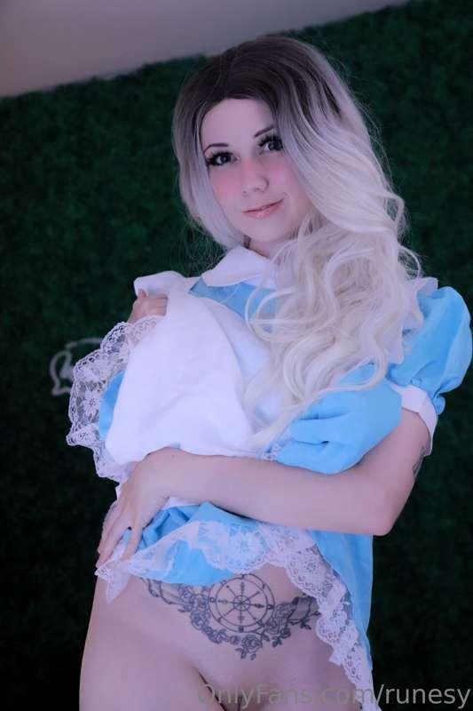 Hey guys im doing a cosplay today at 9pm pacific time on cb ..
