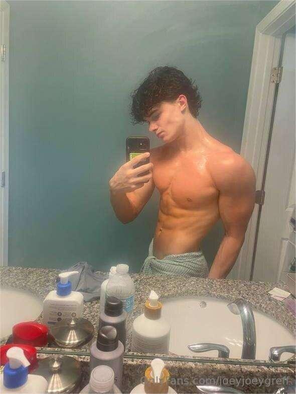 Check out this strong and fit baes page! 👀 @mysteriousboy12 ..