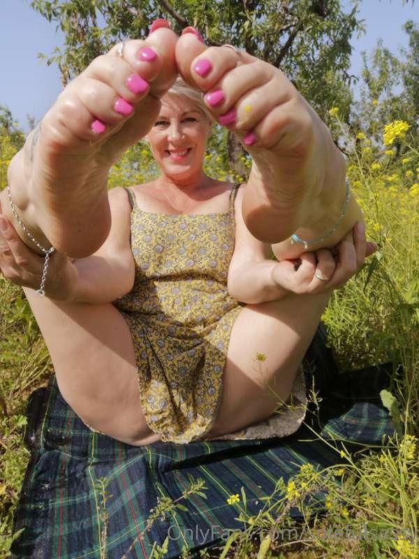 Forgot to post these! 💗Wanna join me for a picnic of soles a..