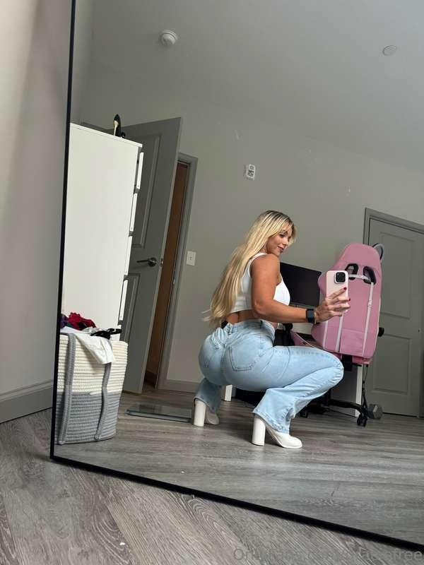 just making sure my ass looks perfect 😉
