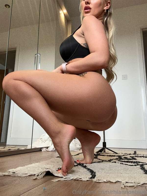 On my tippy toes 😉 👣