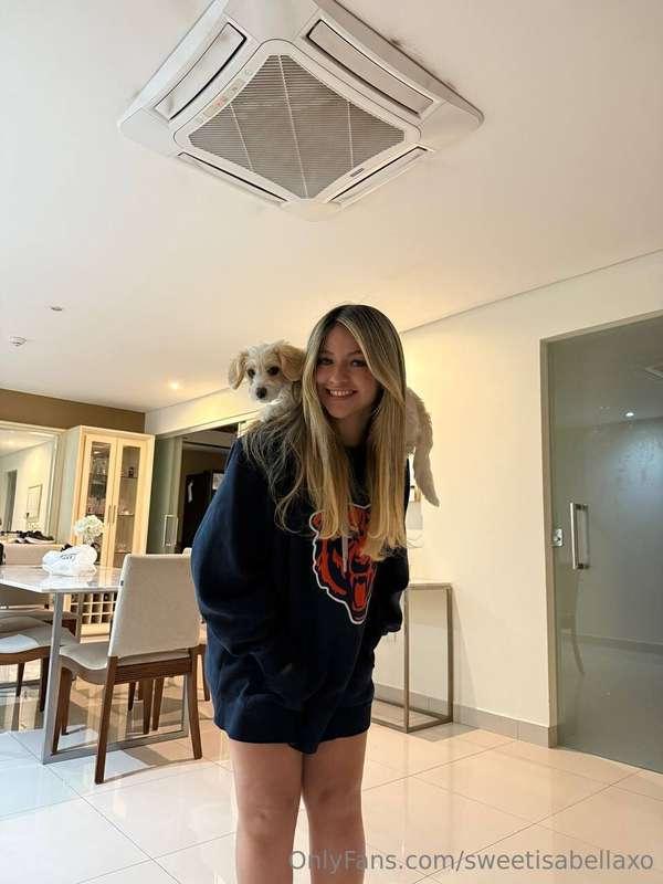 She guards my shoulder, you get to guard my heart 😶‍🌫️🐾 Thin..