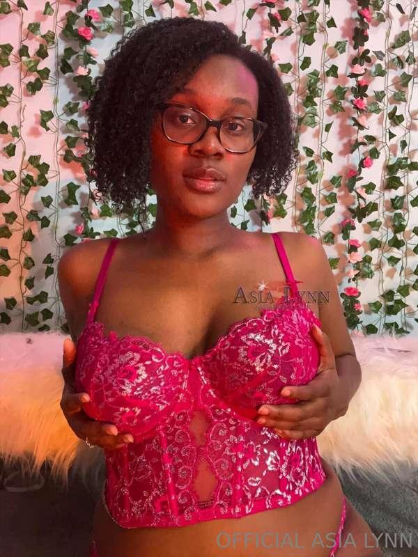 # can you hold them instead? 😻

onlyfans.com/xasialynnx ✨