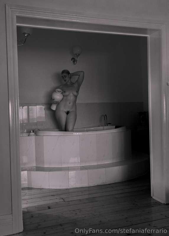 Revisiting this dreamy spa bath moment from 2022. These unse..