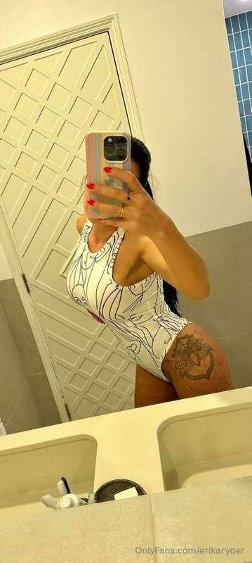 Hello boys 🤳
