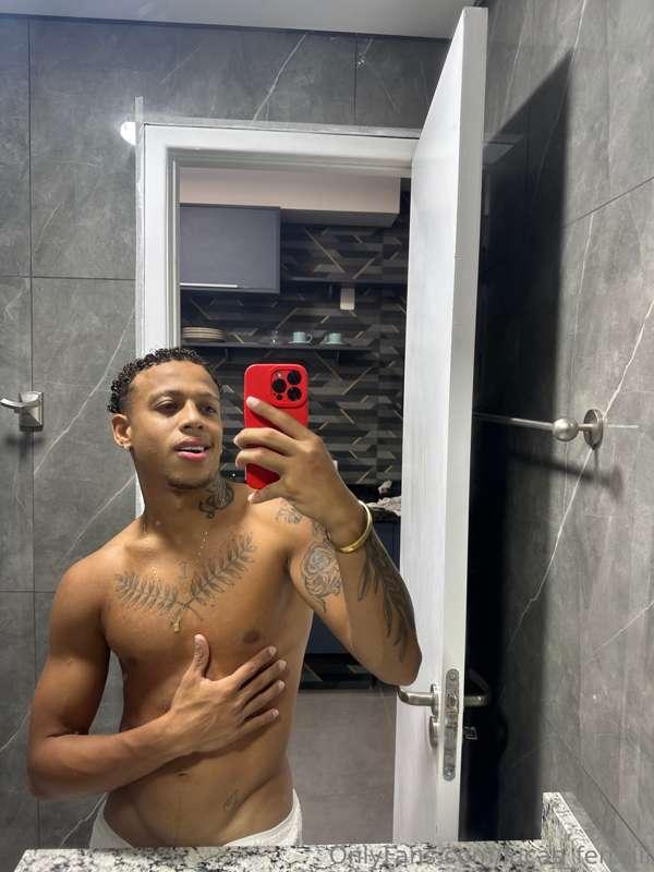 Vem tomar banho cmg 💦🤤