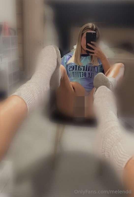 I wonder if you can guess the colour of my panties 👀If you g..