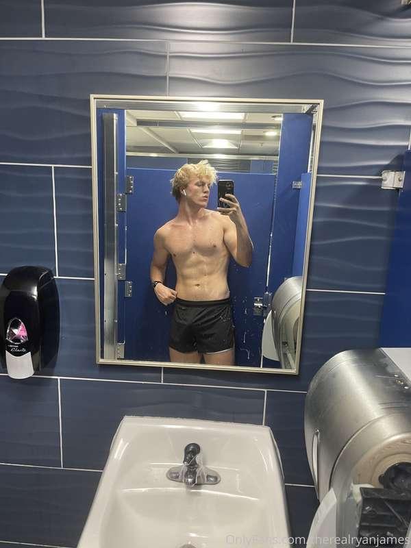 Just got out of the gym sauna👅 unlock to pull the shorts dow..