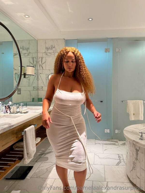 POV you caught me in the bathroom... hehe 🙈