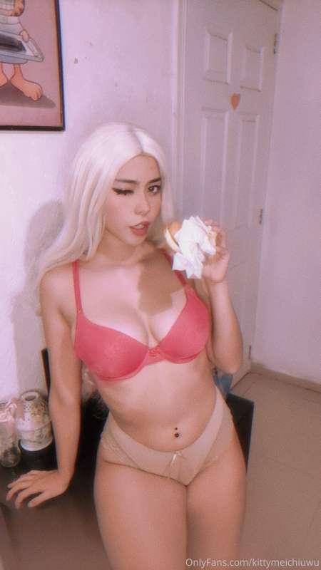 Amo las anvorguesas, ai am barbi gurl. 
La última es mi fav ..