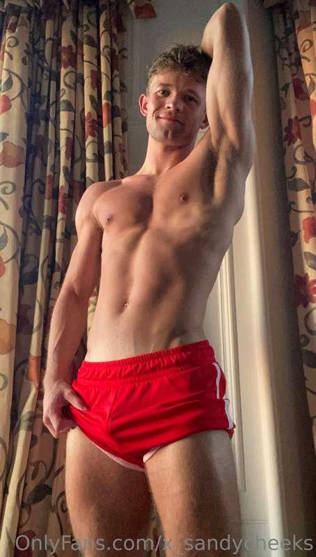 Does the sun make everyone else a bit hornier? 😈