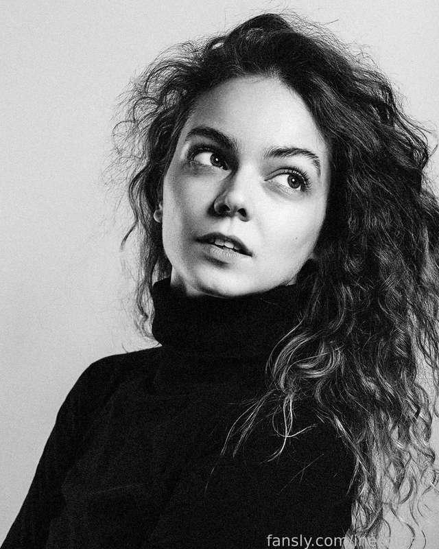 Mysterious glances and subtle graces. Here's to keeping secrets and spilling glances. 😉

 #fyp #cute #girlnextdoor #natural #selfie #lifestyle #daily #blog #young #life