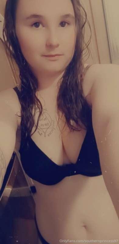 Follow me on snapchat 
Shotgunangel97
If you wanna pay throu..