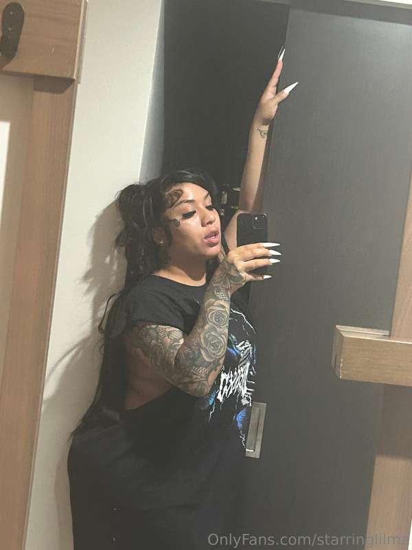 Tshirt & No Panties On