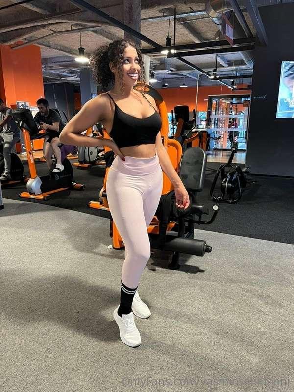 Does anyone want to have sex with me? send me a dm now