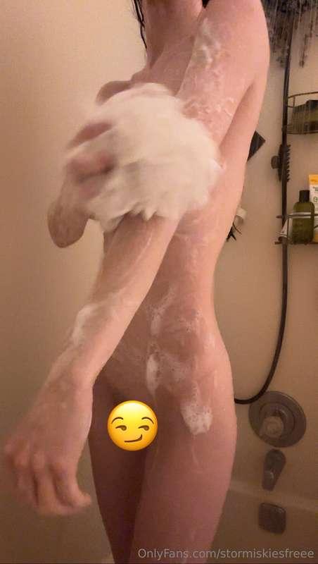 Spy cam in the bathroom 🤭 I know you like to watch me babe 😏..