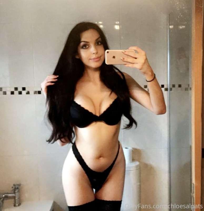 Lingerie on ...that’s hot 🔥 👅👅