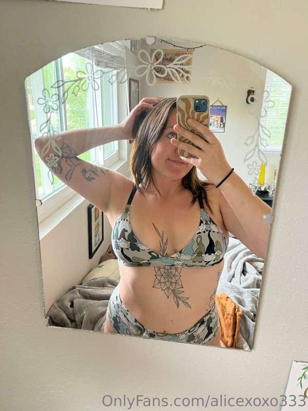 Stuck at home sick😕 someone keep me company;)