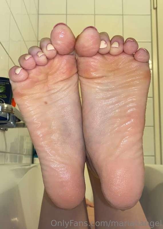Who wants to join me in the bathtub?😍💆🏻‍♀️