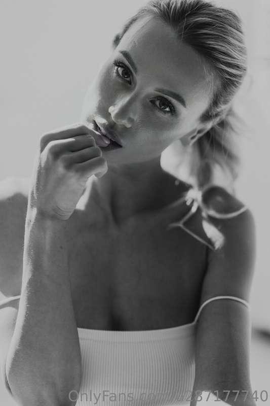 What you think about black-white photos?🤭🤭