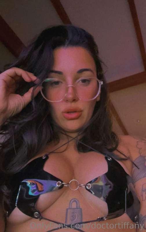 Who am I examining this evening 👩🏻‍⚕️🩺  Who’s dicks a useles..