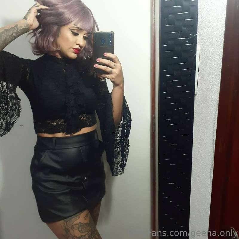 Bem gótica 

@onlyfans