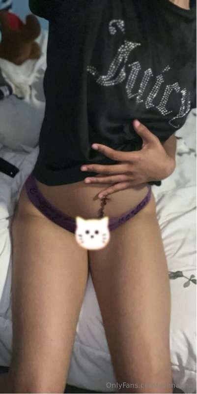 Doesnt this kitty deserve a treat?😽 DM for the uncensored se..