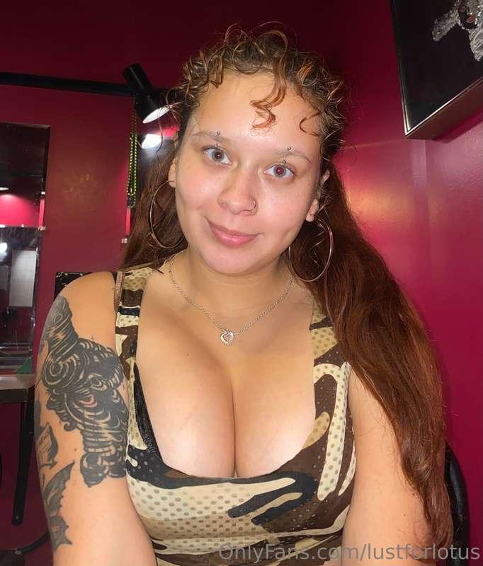 Cant camouflage big ole titties 😏