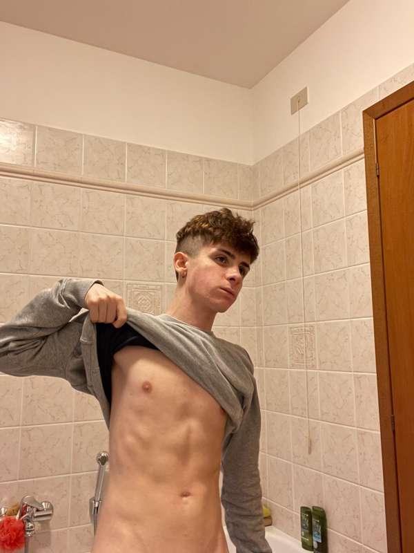 Like se vorresti vedere il mio cazzo 🍌
( poi controllate i m..
