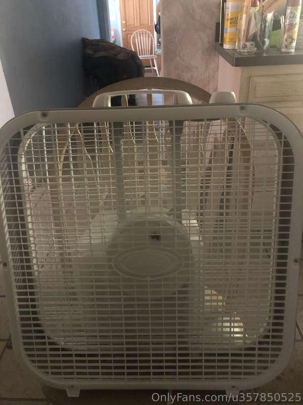 Home made ac Fan w a cooler and a freezer pack behind it 