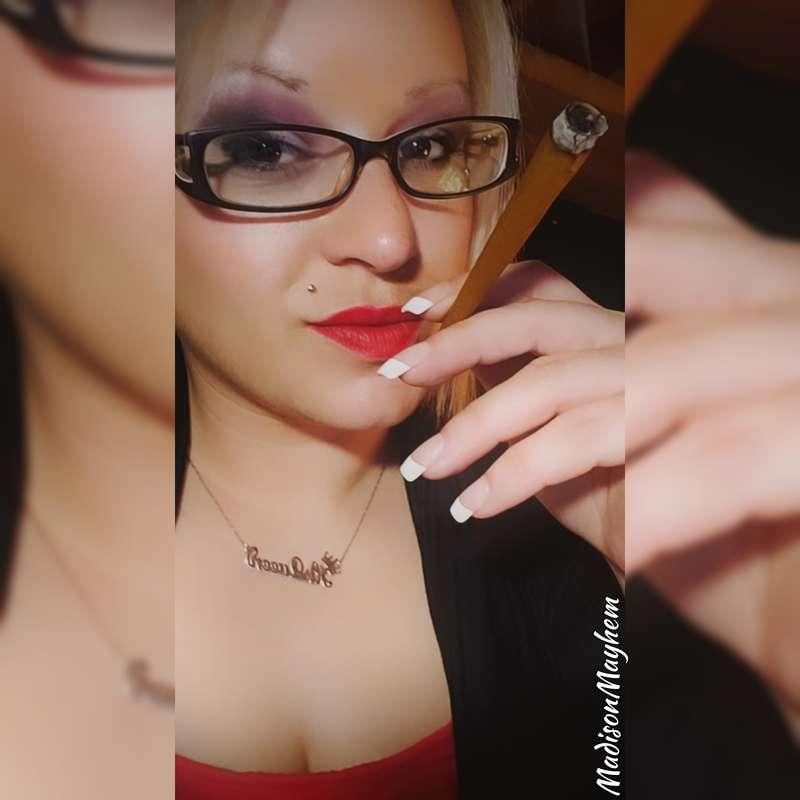 Cigars and wine 💋 A delicious pair 🚬🎀🖤🎀🚬

*7 days left for t..