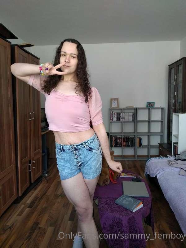 Happy Femboy Friday!!
Here are some pics in the booty shorts..