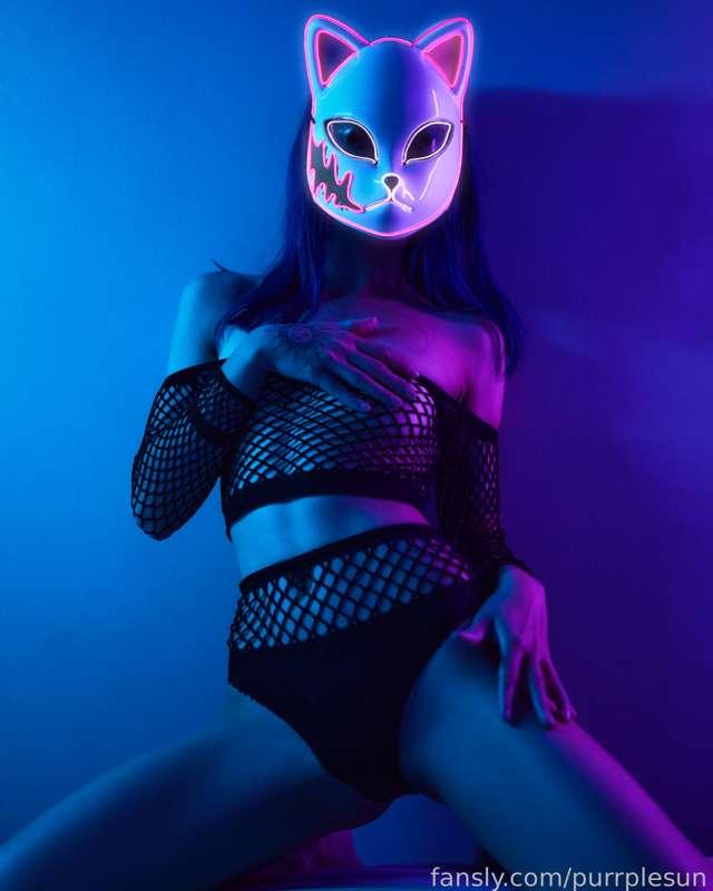 In the dark 💙

#neon #sexy 