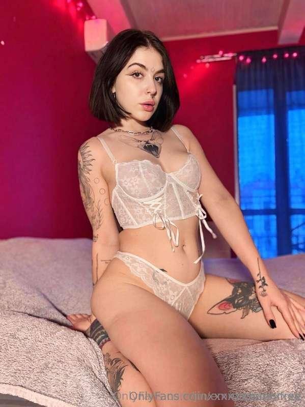 Check out my BFF 🥰 she has the DIRTIEST 🫦 X-RATED 🤤 CONTENT ..