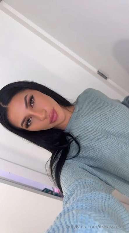 I’d look so good dripping all over you right now 💦👅