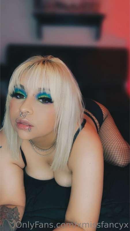 Sent new pics to your DM’s 😘🖤✨